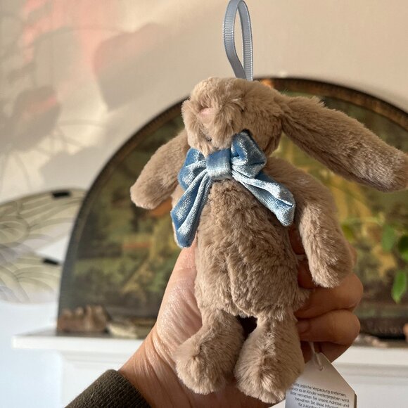 BNWT Bashful Beige Bunny with Blue Bow Jellycat Ornament - Picture 9 of 9